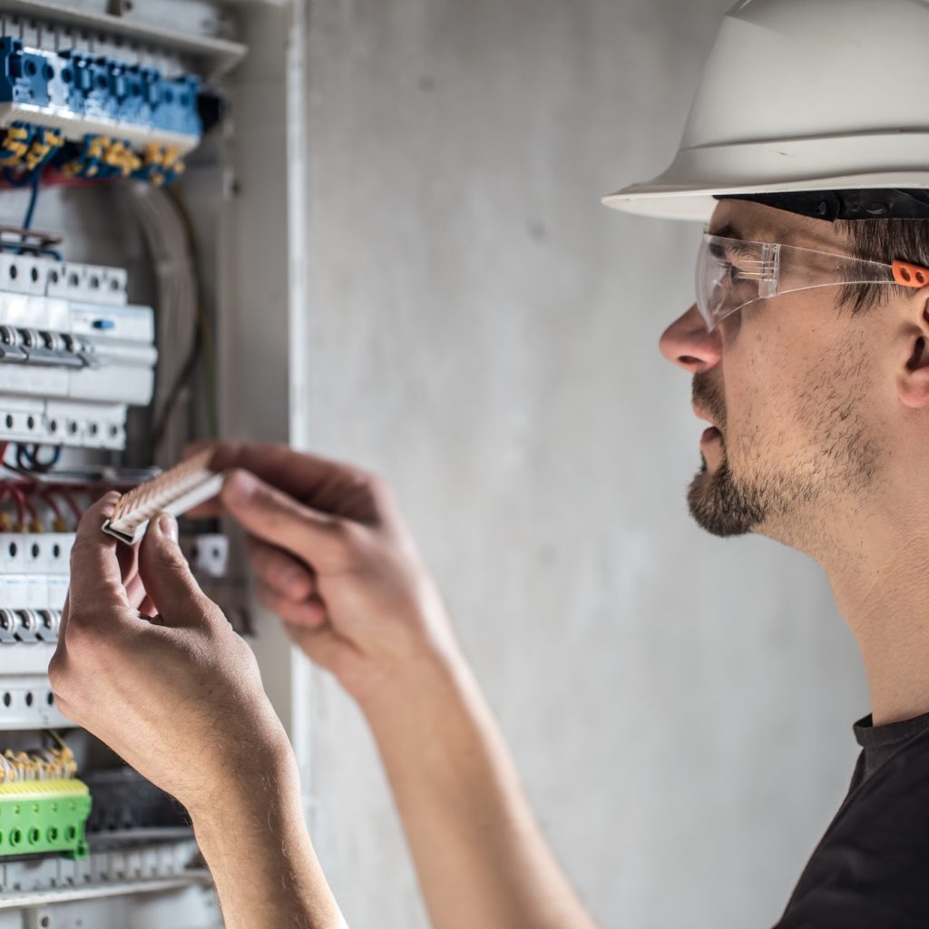 man-an-electrical-technician-working-in-a-switchboard-with-fuses-1-1.jpg